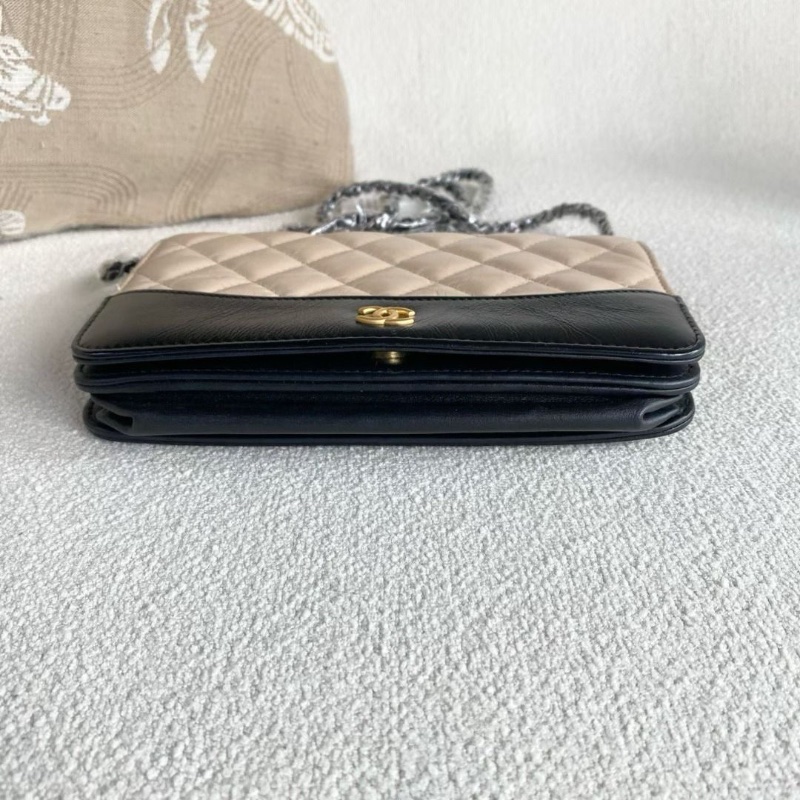 Chanel 流浪拼色woc鏈條包 黑色拼奶茶色 金扣 油蠟皮 19*13*4 9新 配件塵袋保卡-4