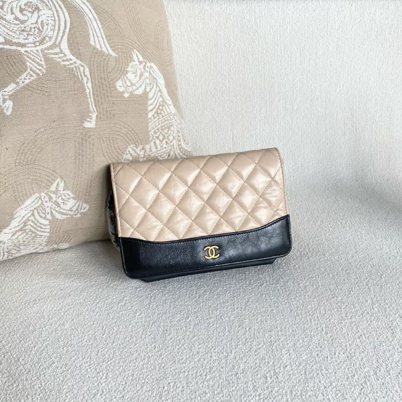 Chanel 流浪拼色woc鏈條包 黑色拼奶茶色 金扣 油蠟皮 19*13*4 9新 配件塵袋保卡-6