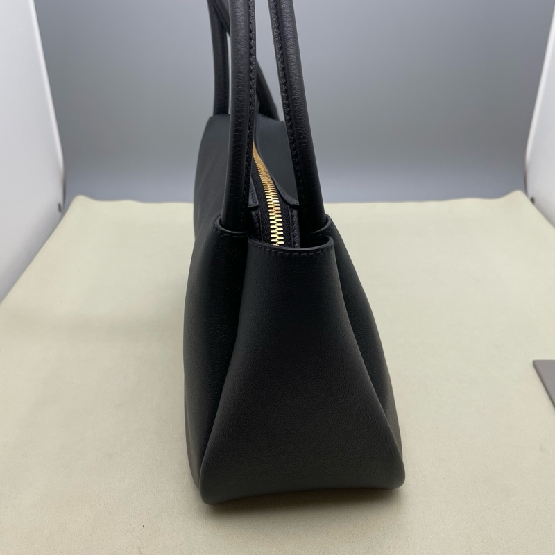 99新普拉達/PRADA Soft Grainhobo黑金三角標牛皮手提單肩包 尺寸16×10.-3