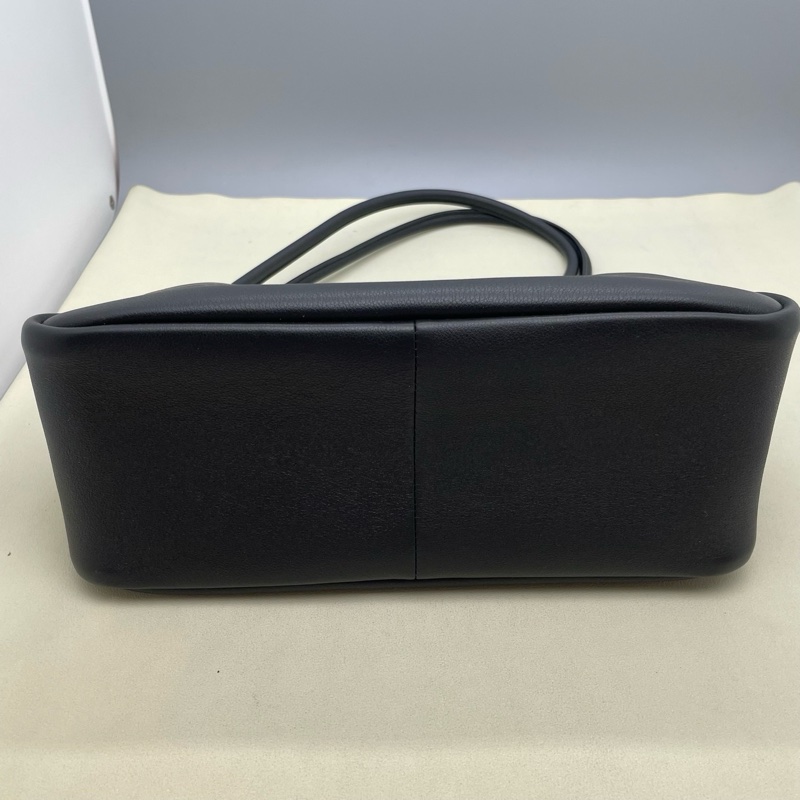 99新普拉達/PRADA Soft Grainhobo黑金三角標牛皮手提單肩包 尺寸16×10.-5