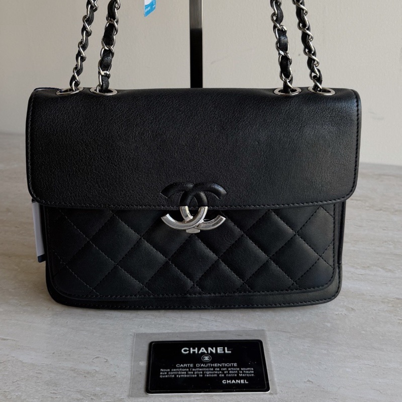 Chanel香奈兒黑色古巴系列郵差鏈條包 25開 底長25cm 。-0