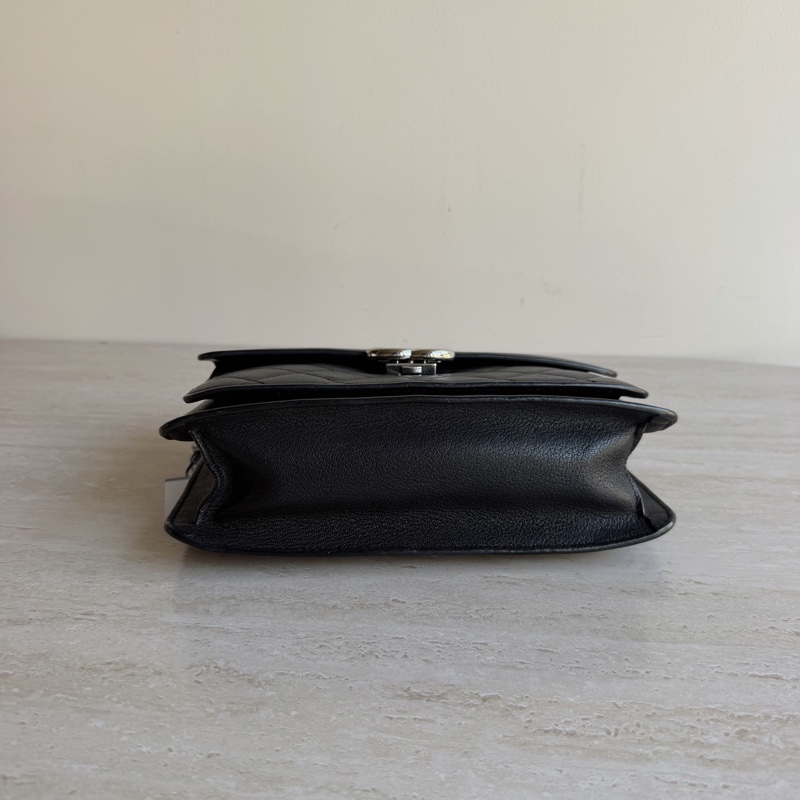 Chanel香奈兒黑色古巴系列郵差鏈條包 25開 底長25cm 。-5
