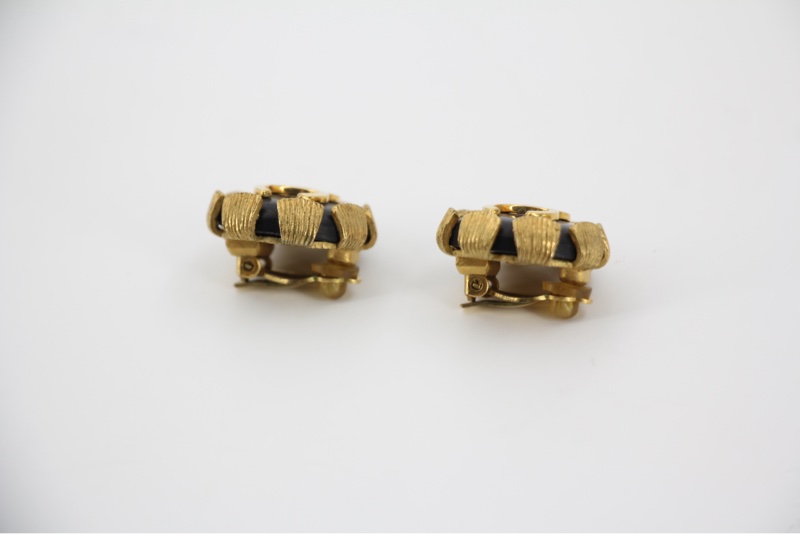 Chanel Vintage 94P 金屬金色滾邊黑色樹脂耳環-4