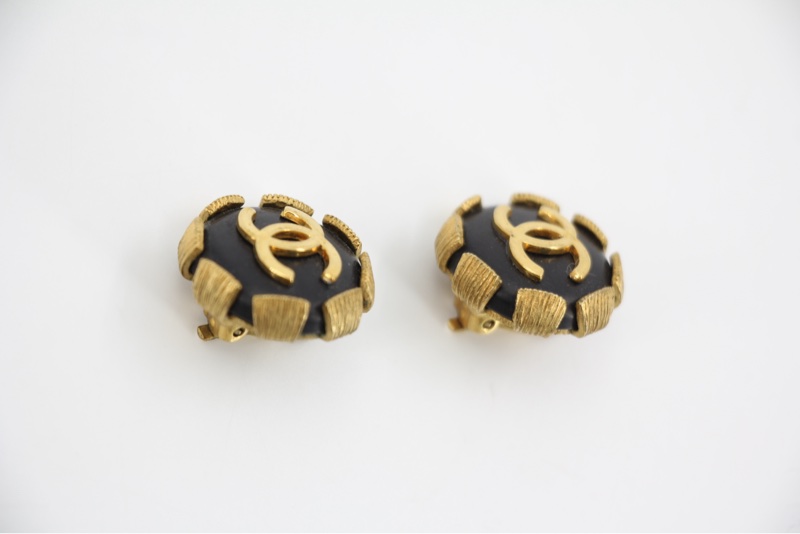 Chanel Vintage 94P 金屬金色滾邊黑色樹脂耳環-7
