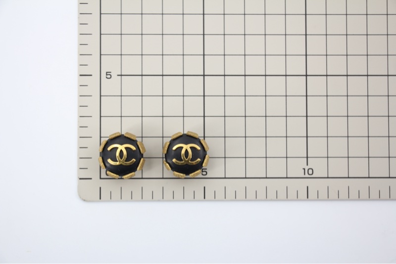 Chanel Vintage 94P 金屬金色滾邊黑色樹脂耳環-17