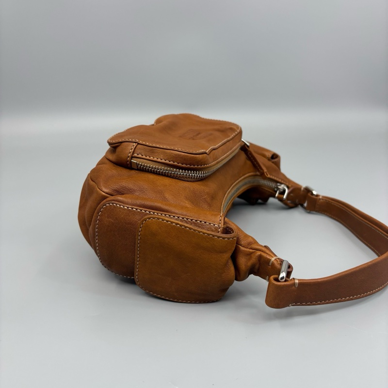 MIUMIU 繆繆 pocket腋下hobo 機車 尺寸24*12-4