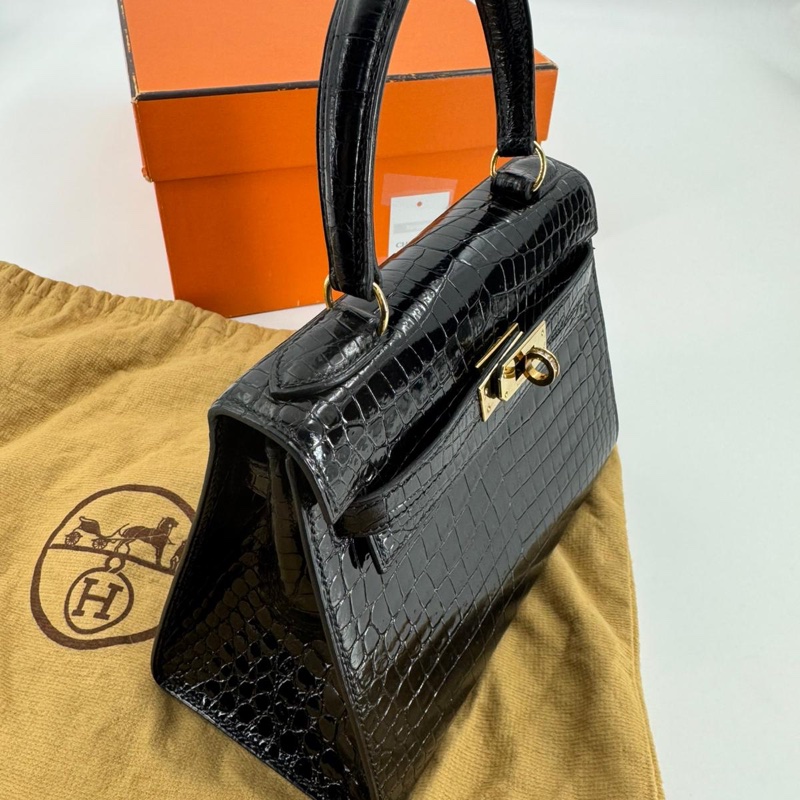 Hermès Kelly 20 Sellier Noir Shiny Niloticus Crocodile with GHW and Round Brilliant Cut Diamonds-1