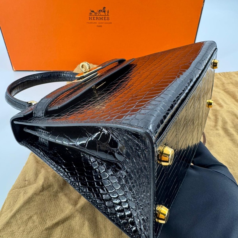 Hermès Kelly 20 Sellier Noir Shiny Niloticus Crocodile with GHW and Round Brilliant Cut Diamonds-4