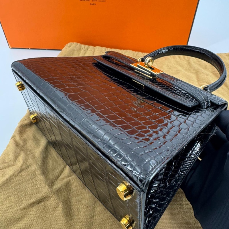 Hermès Kelly 20 Sellier Noir Shiny Niloticus Crocodile with GHW and Round Brilliant Cut Diamonds-5