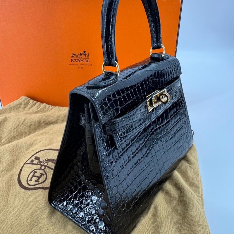 Hermès Kelly 20 Sellier Noir Shiny Niloticus Crocodile with GHW and Round Brilliant Cut Diamonds-7