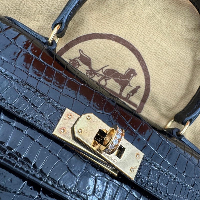 Hermès Kelly 20 Sellier Noir Shiny Niloticus Crocodile with GHW and Round Brilliant Cut Diamonds-8