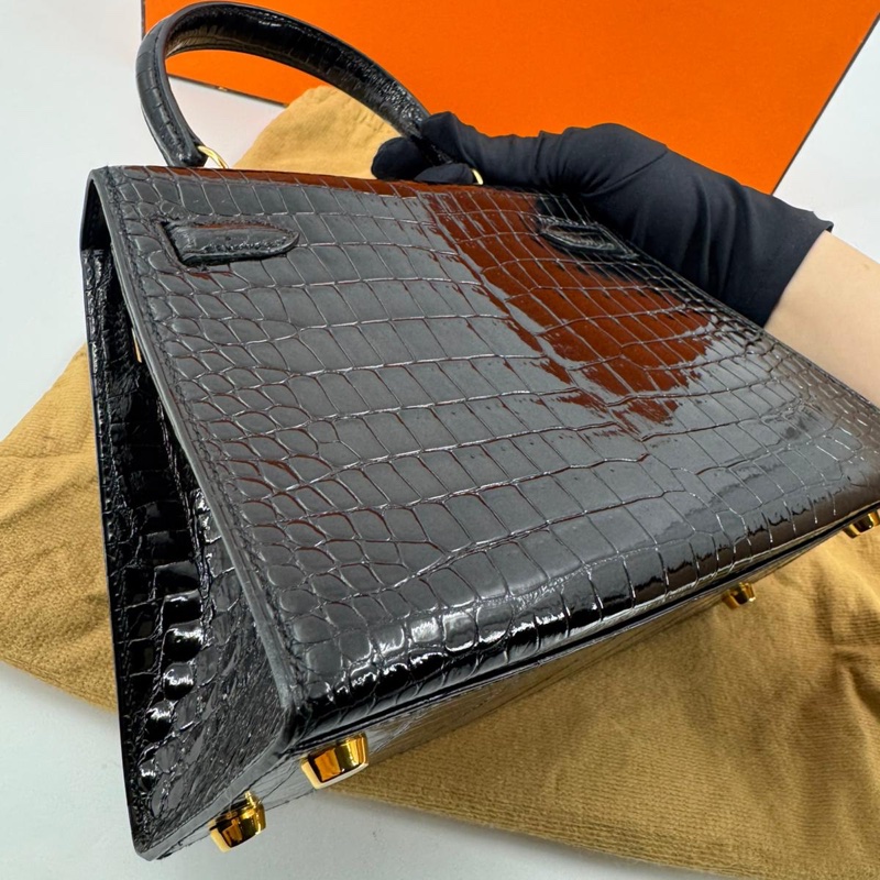 Hermès Kelly 20 Sellier Noir Shiny Niloticus Crocodile with GHW and Round Brilliant Cut Diamonds-10