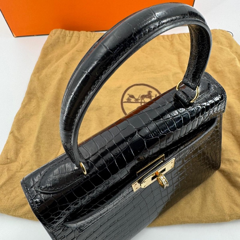Hermès Kelly 20 Sellier Noir Shiny Niloticus Crocodile with GHW and Round Brilliant Cut Diamonds-11