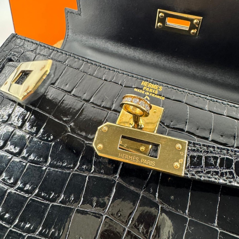 Hermès Kelly 20 Sellier Noir Shiny Niloticus Crocodile with GHW and Round Brilliant Cut Diamonds-13