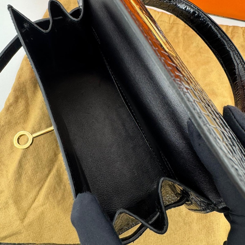 Hermès Kelly 20 Sellier Noir Shiny Niloticus Crocodile with GHW and Round Brilliant Cut Diamonds-15