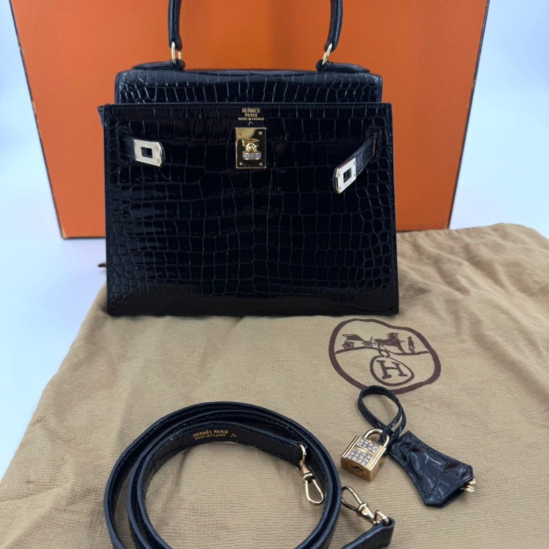 Hermès Kelly 20 Sellier Noir Shiny Niloticus Crocodile with GHW and Round Brilliant Cut Diamonds-16