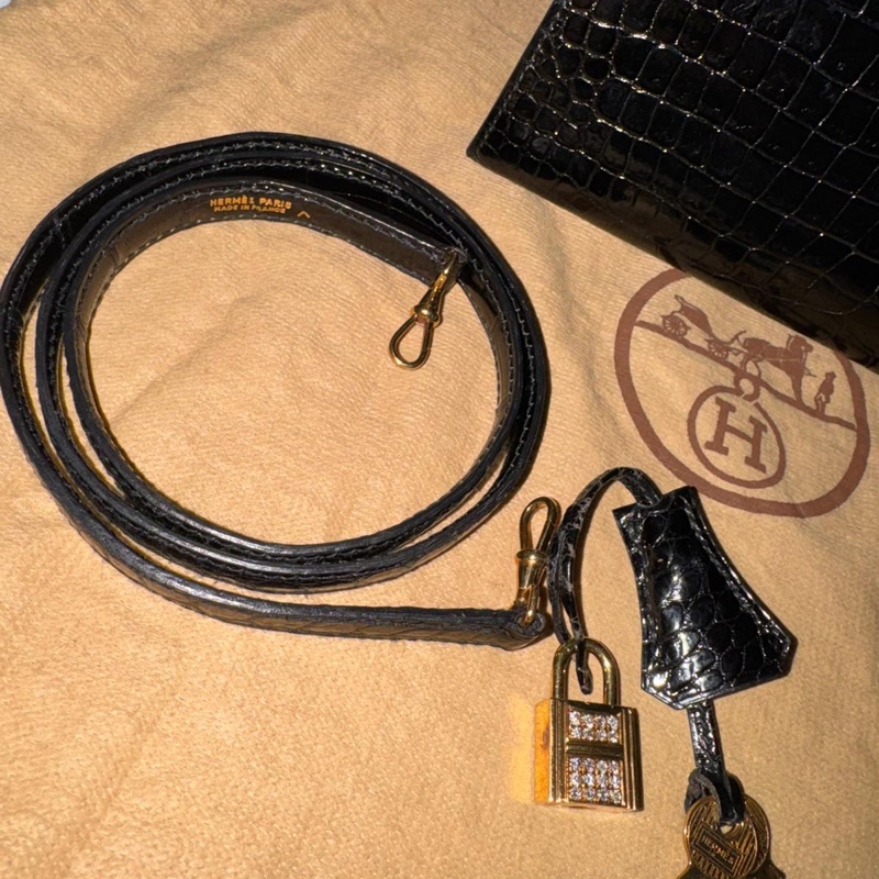 Hermès Kelly 20 Sellier Noir Shiny Niloticus Crocodile with GHW and Round Brilliant Cut Diamonds-17
