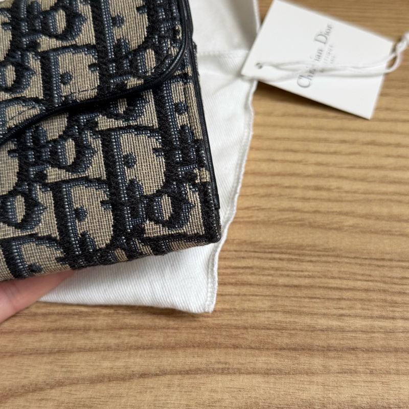 真的使用一次的Dior 老花三折短夾-7