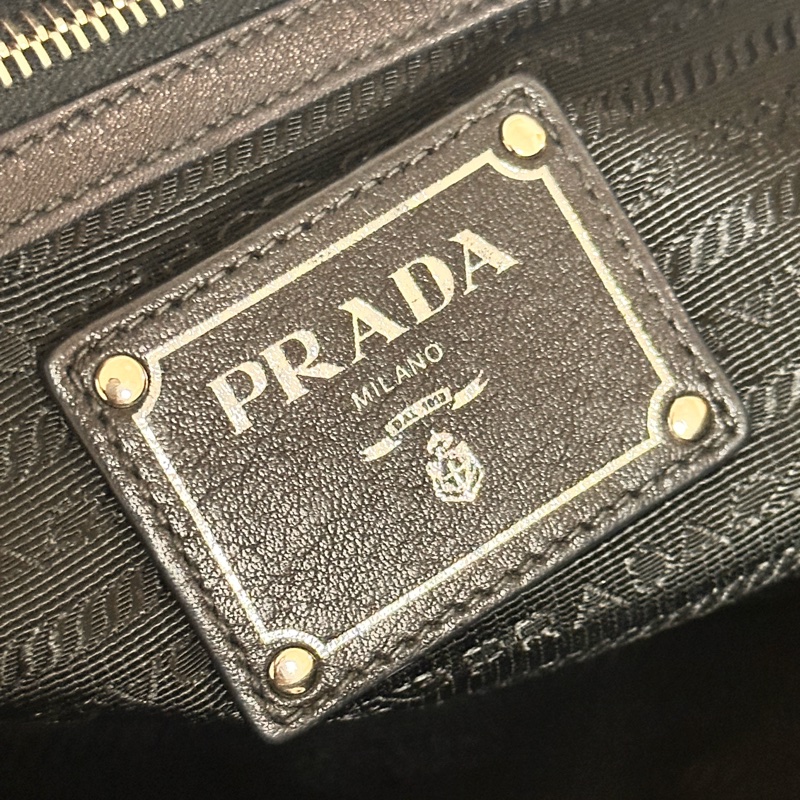 狀態超好‼️Prada羊皮黑銀托特包 機場包 旅行包 育兒外出包✨超時尚超好看！！！！-4