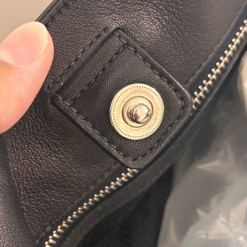 狀態超好‼️Prada羊皮黑銀托特包 機場包 旅行包 育兒外出包✨超時尚超好看！！！！-25