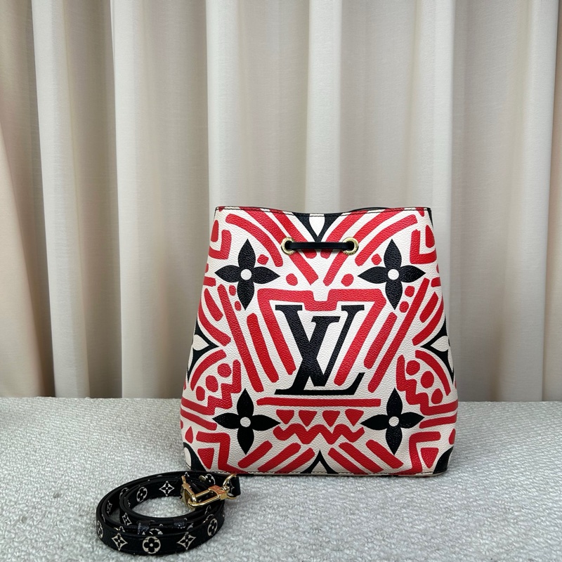 LV路易威登Crafty系列塗鴉水桶包 紅黑配色 金色五金-1