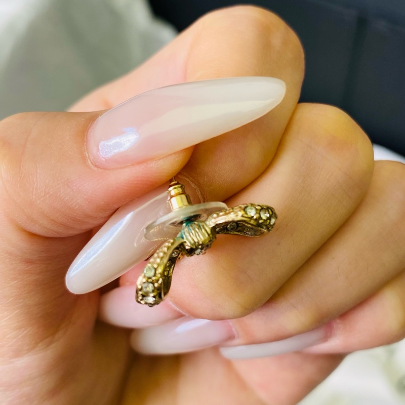 CHANEL香奈兒蝴蝶結雙C水鑽logo金色耳釘-5