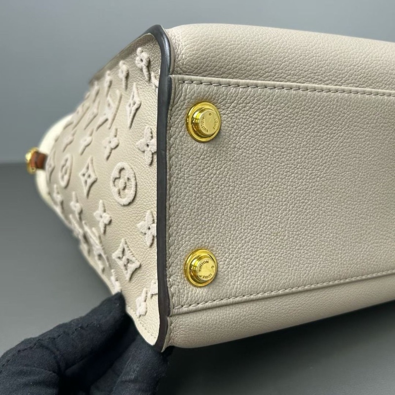 LV On My Side 中號 粒面牛皮 拼接米白色皮革 30.5 *14 *24.5 cm 9新 配件肩帶 塵袋-3