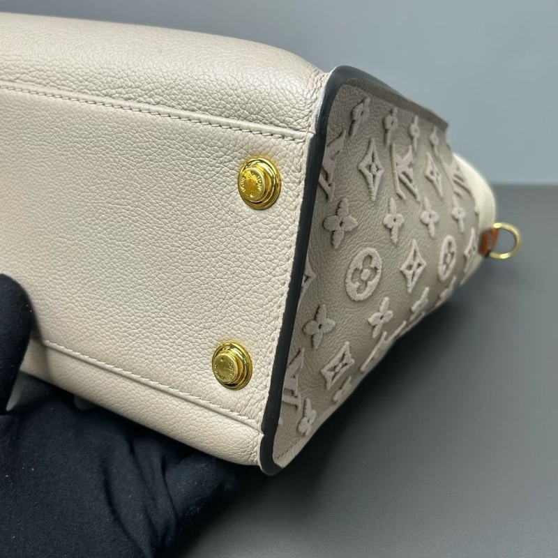 LV On My Side 中號 粒面牛皮 拼接米白色皮革 30.5 *14 *24.5 cm 9新 配件肩帶 塵袋-4