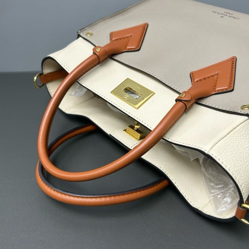 LV On My Side 中號 粒面牛皮 拼接米白色皮革 30.5 *14 *24.5 cm 9新 配件肩帶 塵袋-5