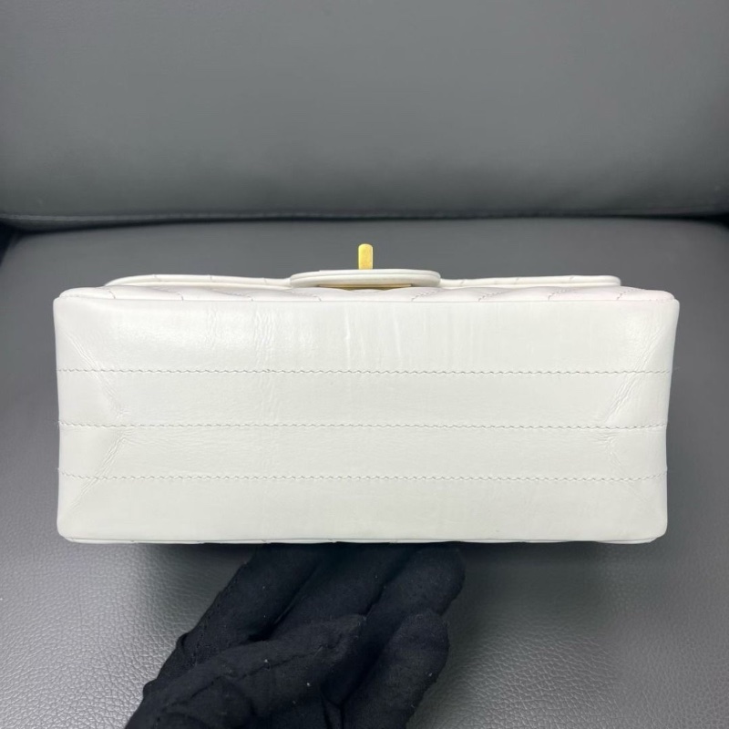 Chanel 2.55鏈條包 白金V紋 芯片款 鏈條肩帶 20*8*13cm 95新 配件塵袋-3