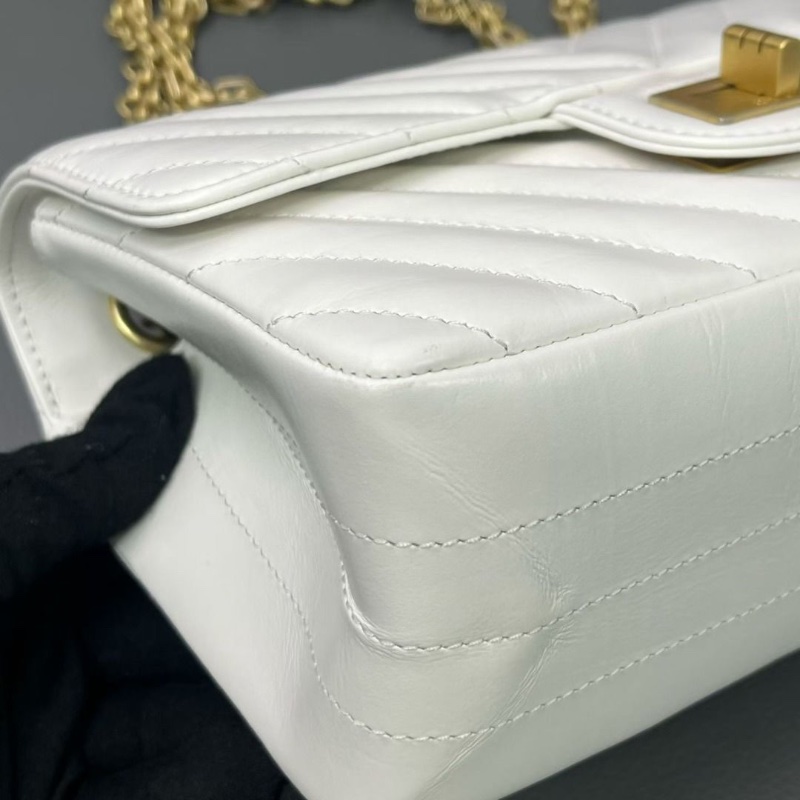 Chanel 2.55鏈條包 白金V紋 芯片款 鏈條肩帶 20*8*13cm 95新 配件塵袋-4