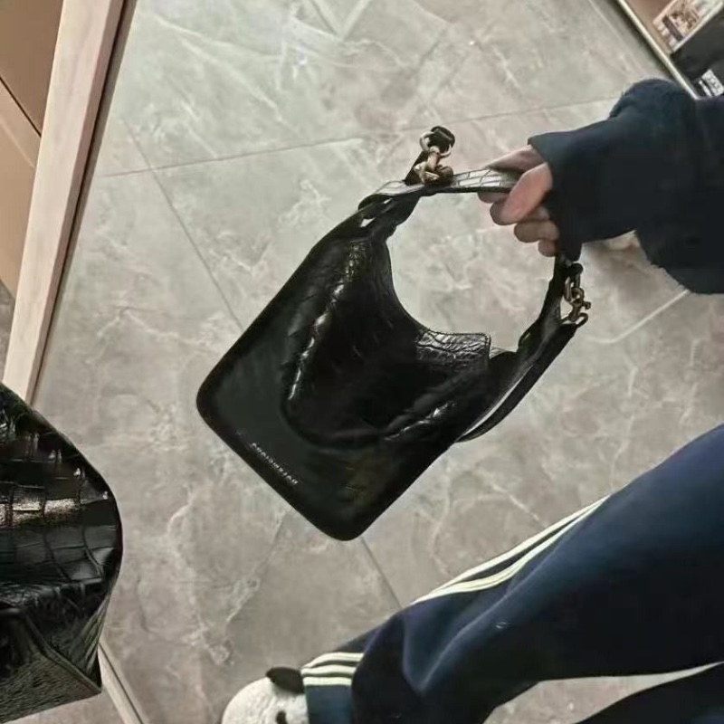Balenciaga 黑色鱷魚皮壓紋 tool tote 水桶包 17*9*23 9新 配件塵袋 肩帶 子母袋-0