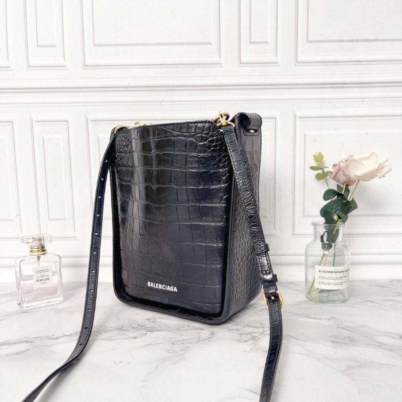 Balenciaga 黑色鱷魚皮壓紋 tool tote 水桶包 17*9*23 9新 配件塵袋 肩帶 子母袋-6