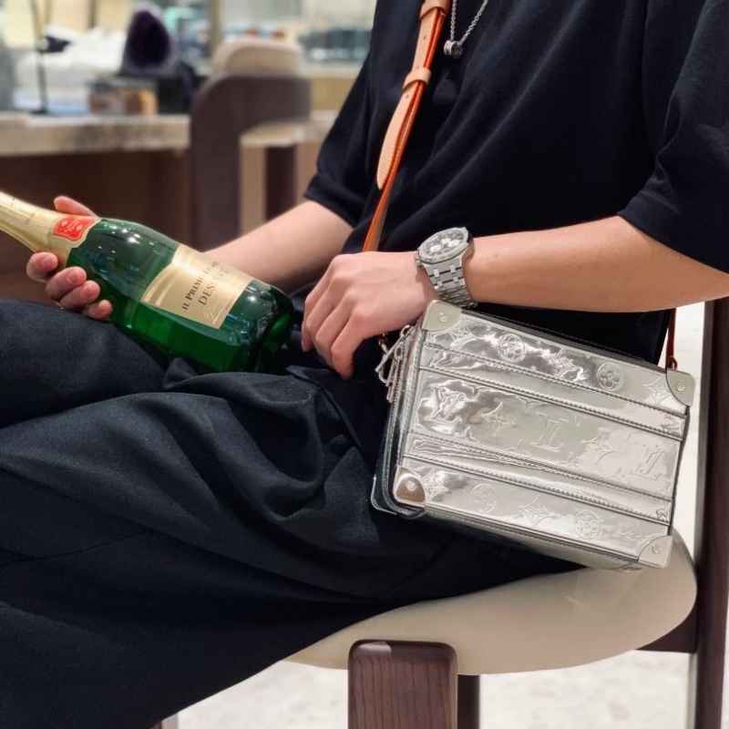 LV 芯片款 Handle trunk 銀色漆皮硬盒包 銀色鏡面 21*14.5*7 9新 配件肩帶 塵袋 盒子-0