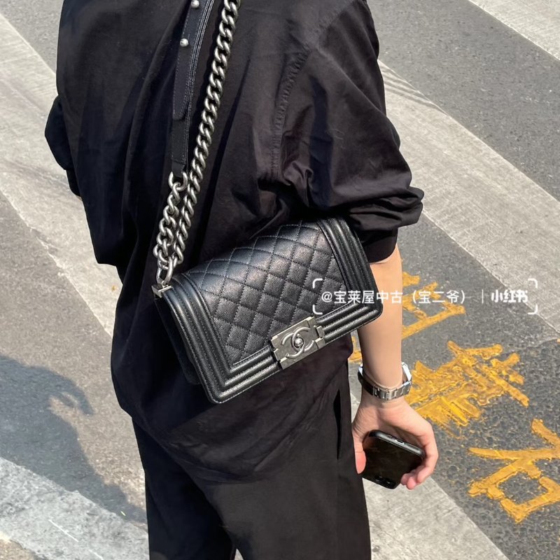 CHANEL Boy20 粒面牛皮口蓋包 - 黑銀-1