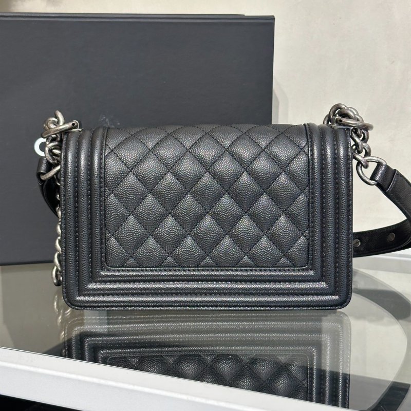CHANEL Boy20 粒面牛皮口蓋包 - 黑銀-4