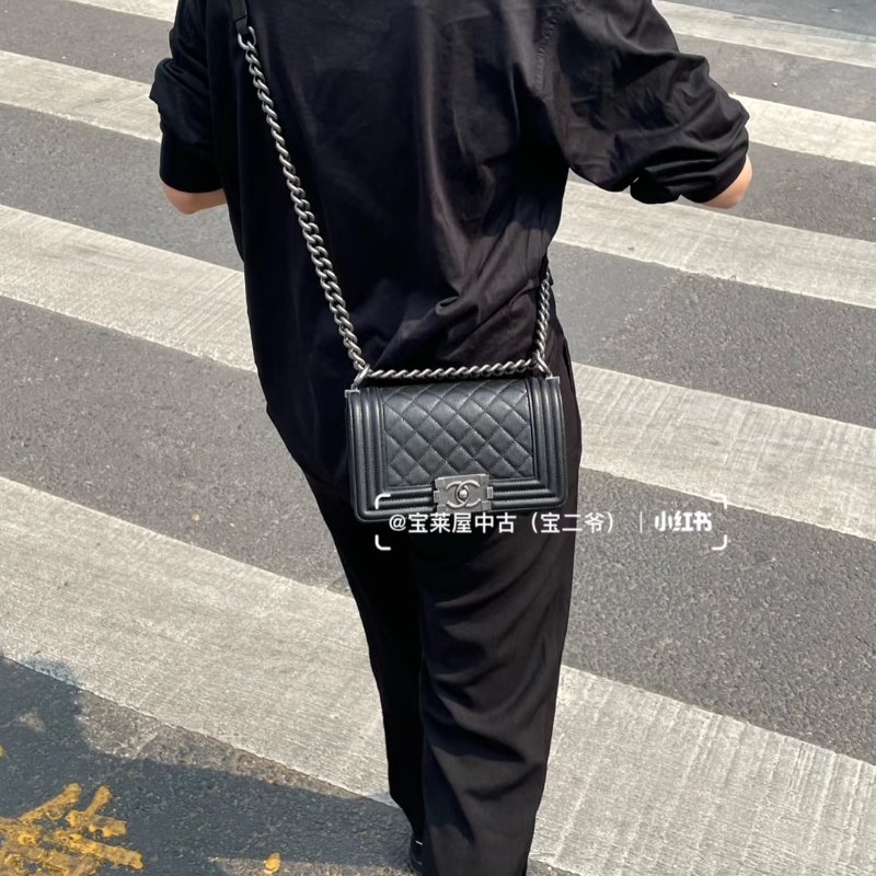 CHANEL Boy20 粒面牛皮口蓋包 - 黑銀-9