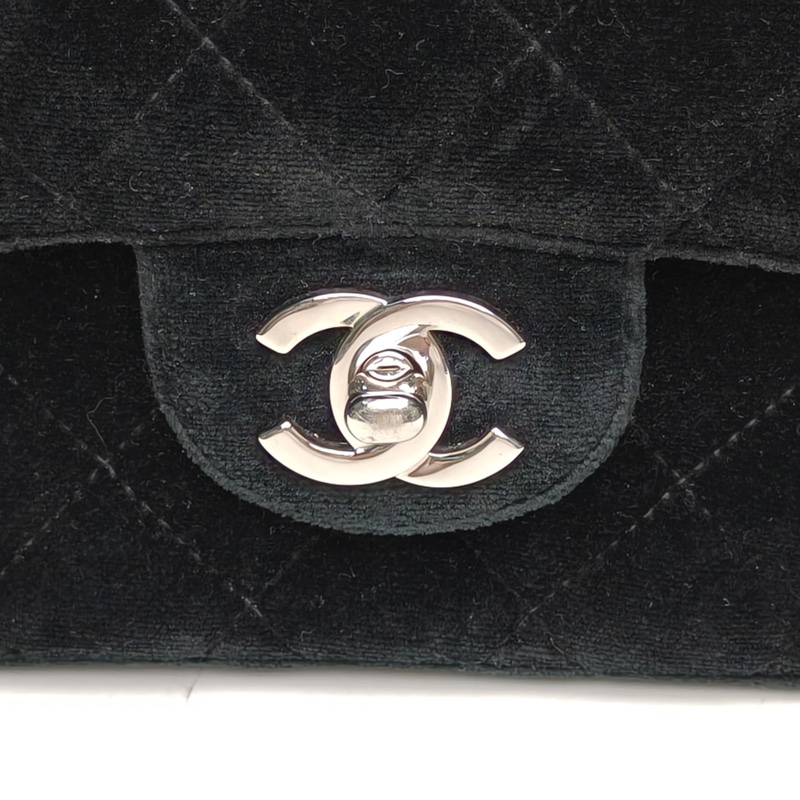 CHANEL 黑色絲絨4開銀扣中古CF雙肩包-4