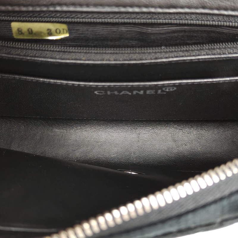 CHANEL 黑色絲絨4開銀扣中古CF雙肩包-5