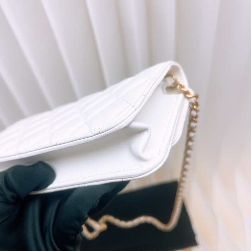 Chanel mini woc 白色金球鏈條包-7