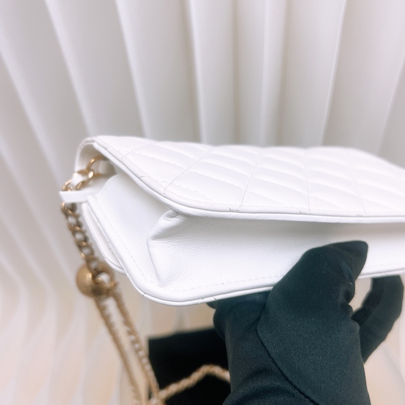 Chanel mini woc 白色金球鏈條包-8