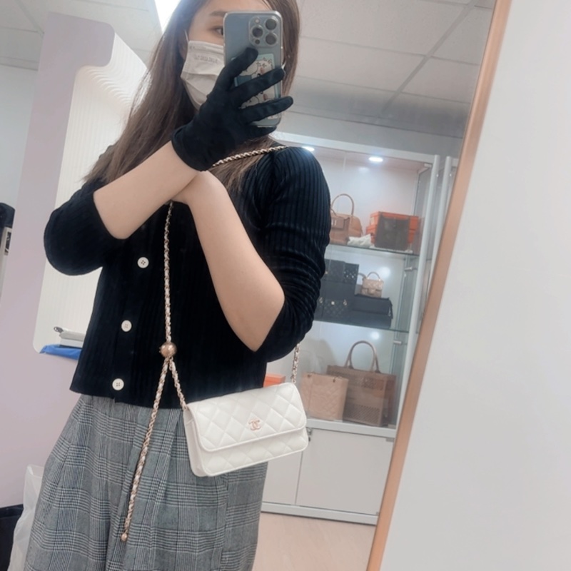 Chanel mini woc 白色金球鏈條包-12