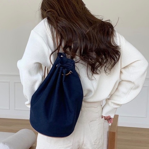 HERMÈS 海軍藍帆布水桶包｜法式鬆弛感天花板