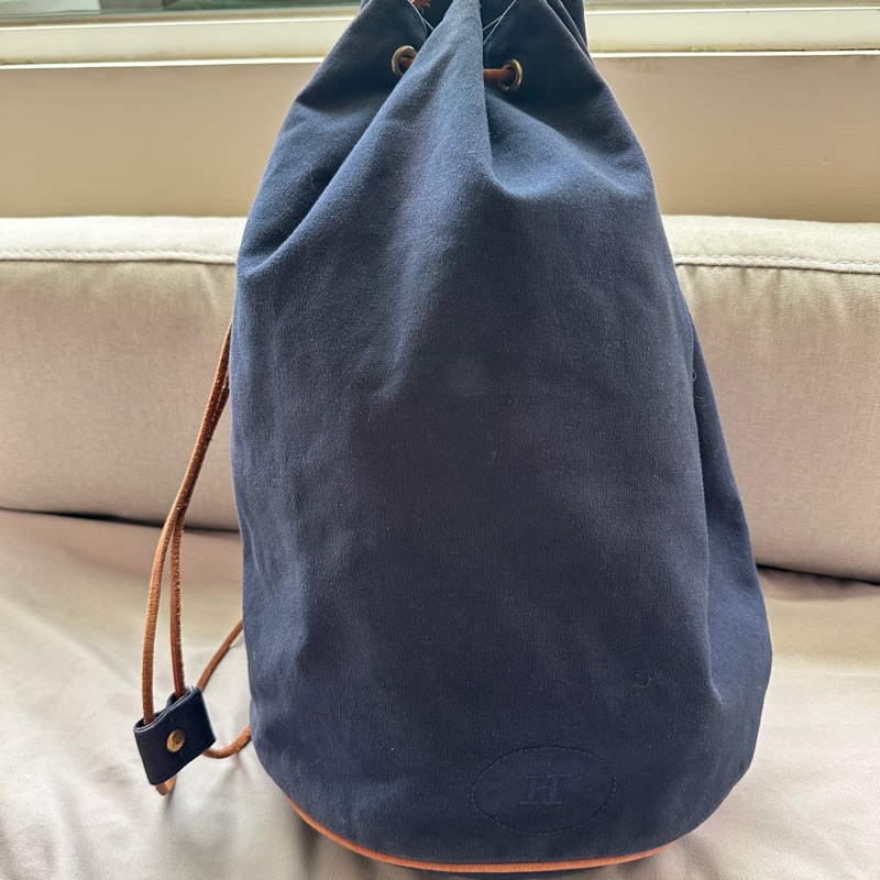 HERMÈS 海軍藍帆布水桶包|法式鬆弛感天花板-1