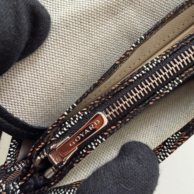 GOYARD PLUMET 經典LOGO翻蓋扁斜背包 全新 (男女皆可款式)-6