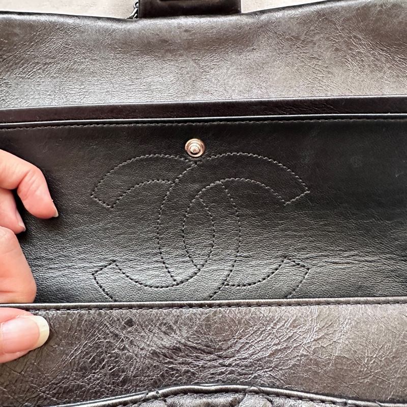 CHANEL 2.55 So Black|黑鍊黑釦× 油蠟羊皮|低調白搭-11