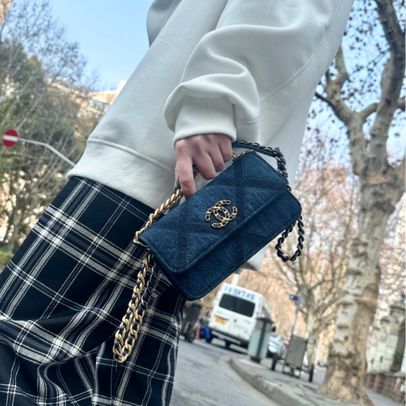 💎Chanel香奈兒|牛仔金扣 mini 19bag Woc鏈條包|芯片款99新-1