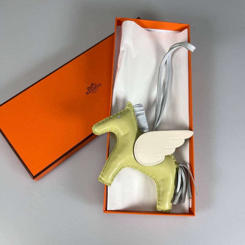 HERMES Z刻 蘋果綠飛馬吊飾-0