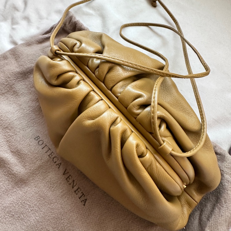 Bottega Veneta 巴黎世家The Pouch 雲朵包|莫蘭迪橄欖綠-2