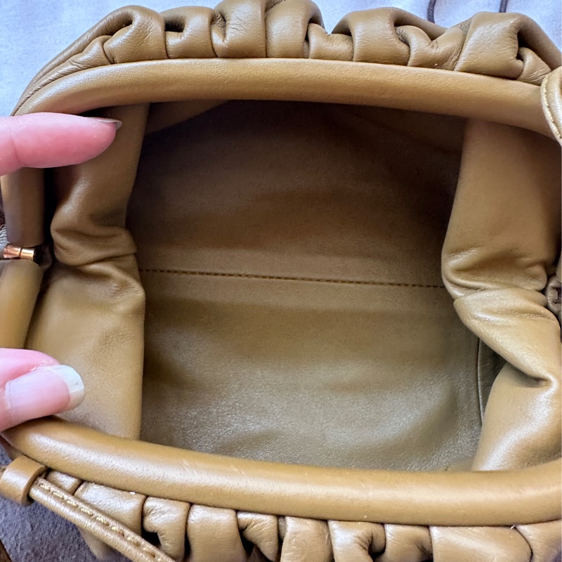 Bottega Veneta 巴黎世家The Pouch 雲朵包|莫蘭迪橄欖綠-5